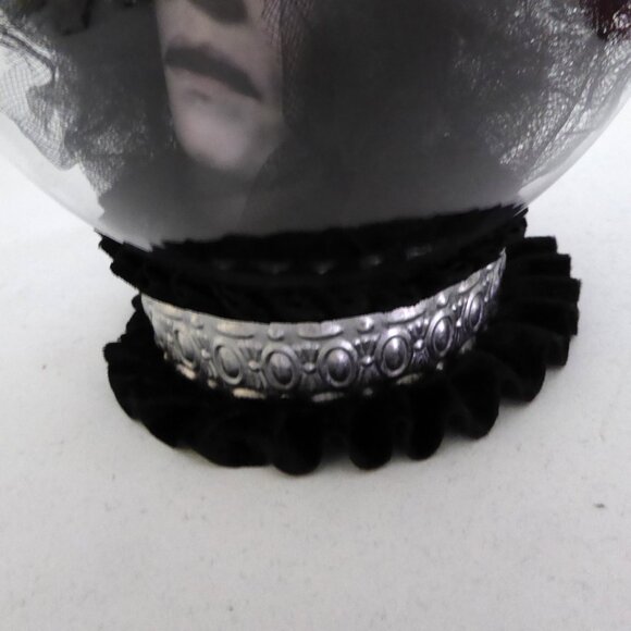 NEW DISNEY HAUNTED MANSION MADAME LEOTA CRYSTAL BALL PROP ODDITY - Picture 15 of 15